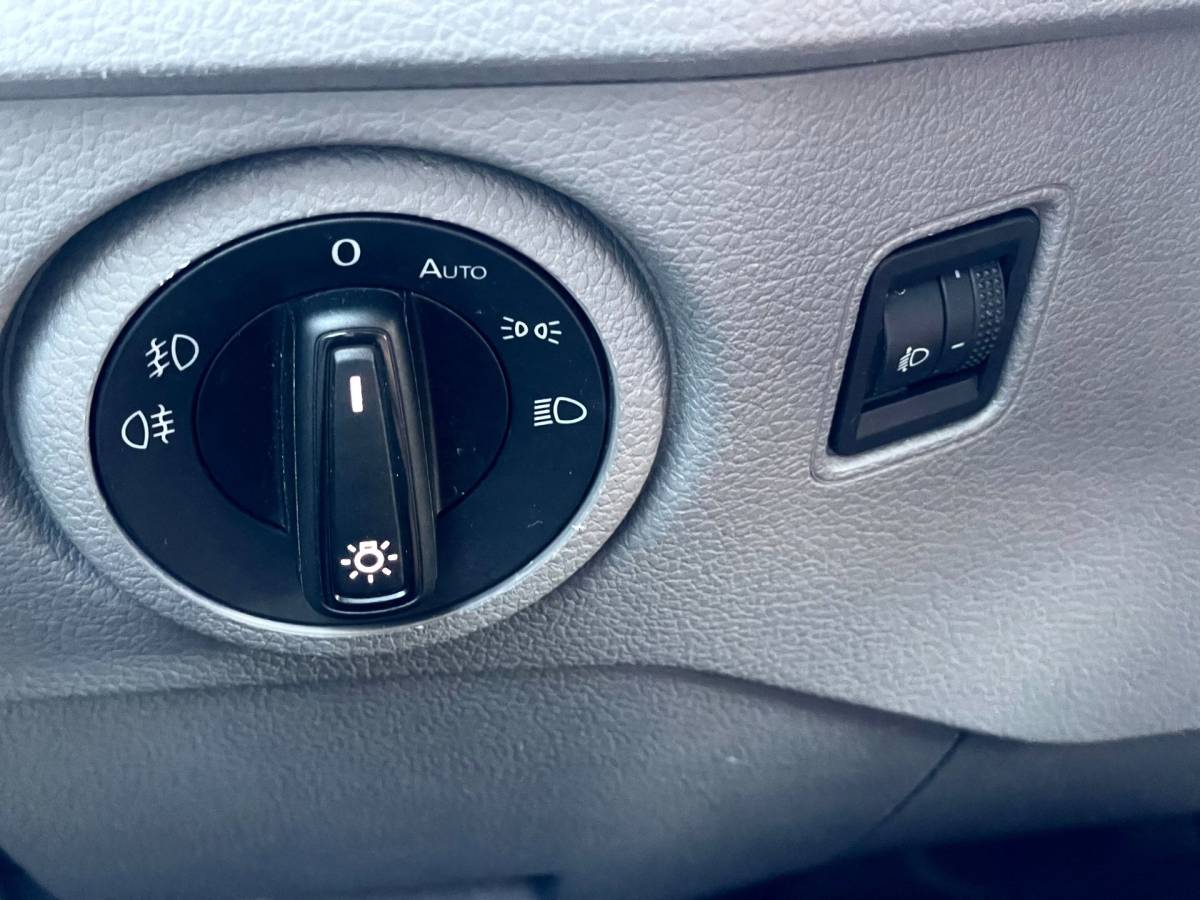 Volkswagen Crafter Volkswagen Crafter 35 2.0 TDI L4H3 NAVI AIRCO 140 PK AUTOMAAT CARPLAY