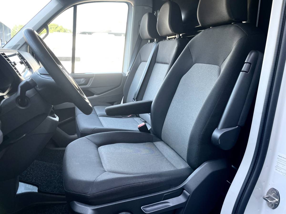 Volkswagen Crafter Volkswagen Crafter 35 2.0 TDI L4H3 NAVI AIRCO 140 PK AUTOMAAT CARPLAY