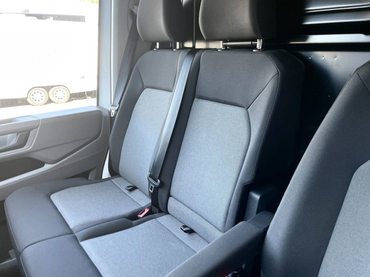 Volkswagen Crafter Volkswagen Crafter 35 2.0 TDI L4H3 NAVI AIRCO 140 PK AUTOMAAT CARPLAY