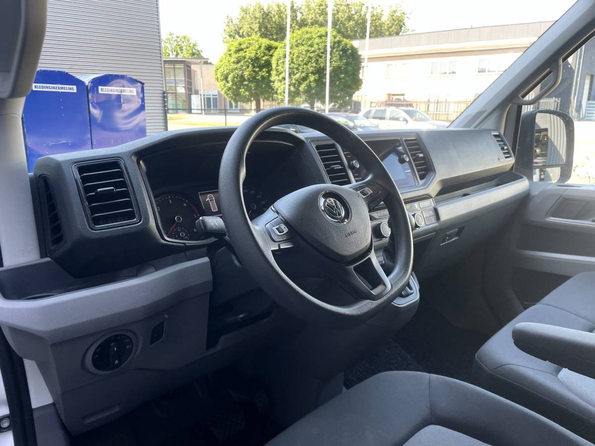 Volkswagen Crafter Volkswagen Crafter 35 2.0 TDI L4H3 NAVI AIRCO 140 PK AUTOMAAT CARPLAY