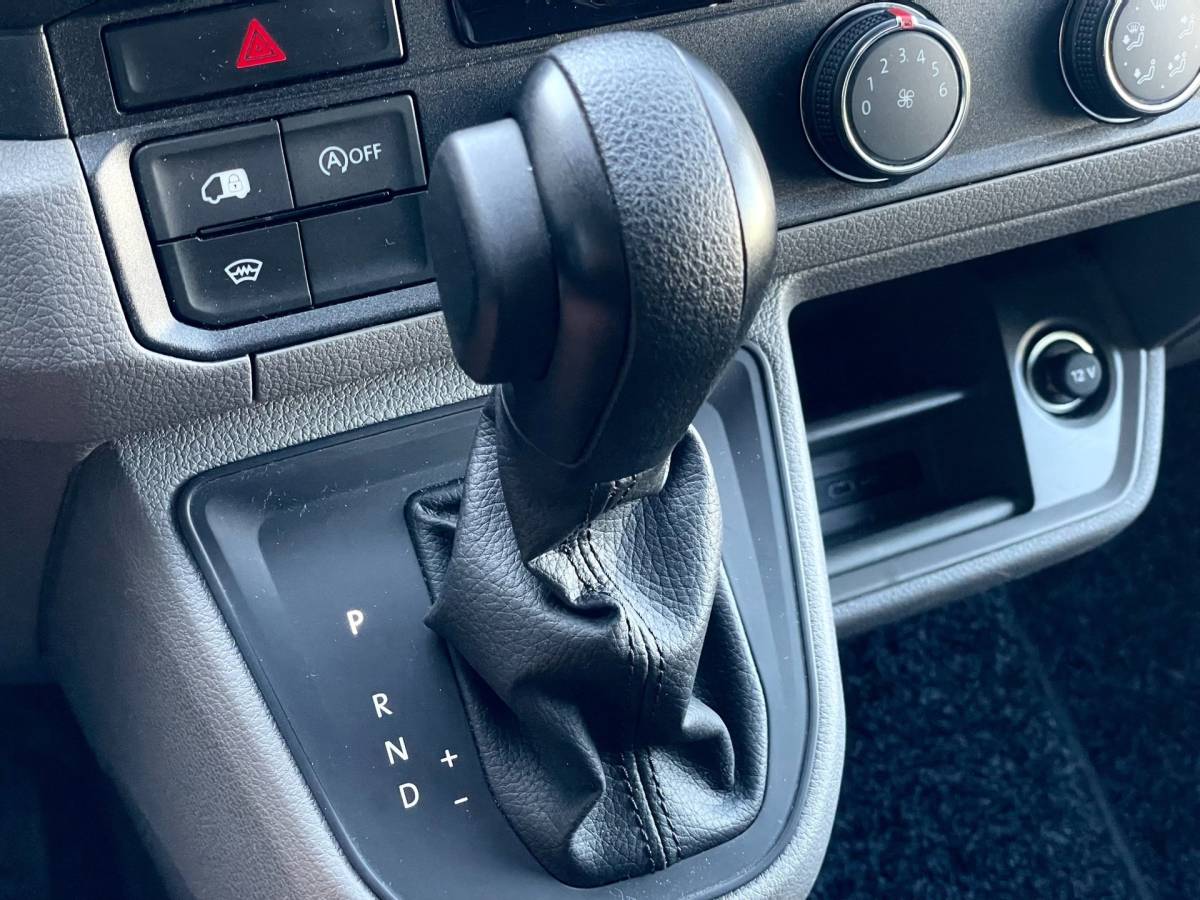Volkswagen Crafter Volkswagen Crafter 35 2.0 TDI L4H3 NAVI AIRCO 140 PK AUTOMAAT CARPLAY