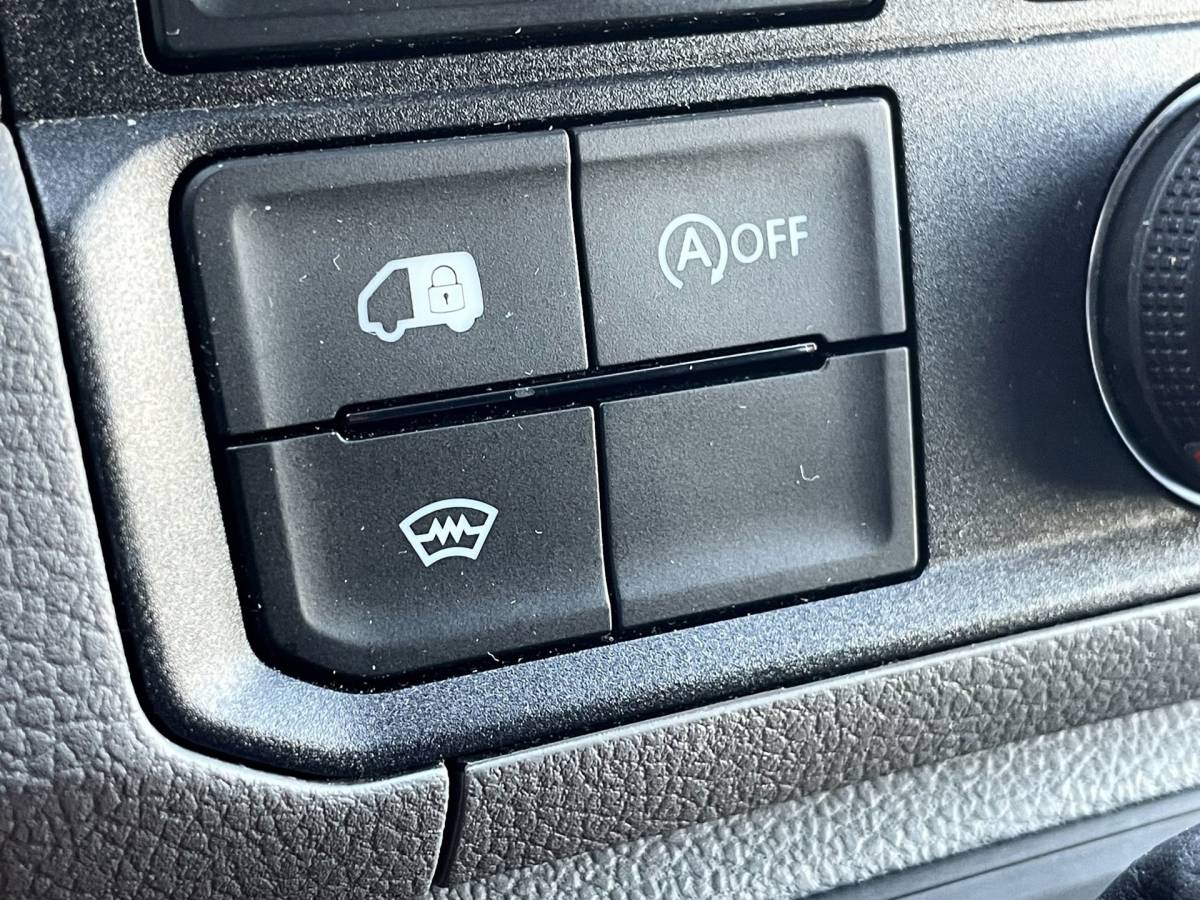 Volkswagen Crafter Volkswagen Crafter 35 2.0 TDI L4H3 NAVI AIRCO 140 PK AUTOMAAT CARPLAY
