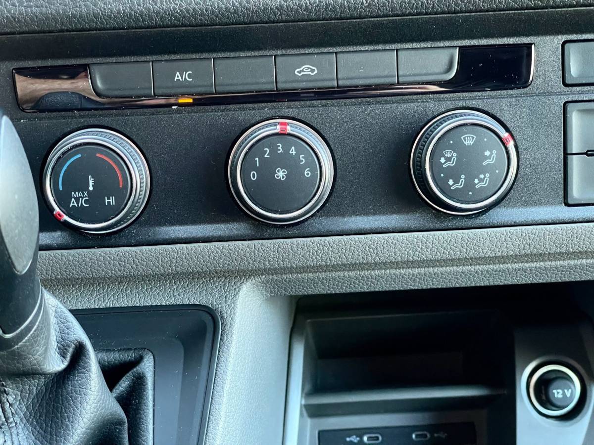 Volkswagen Crafter Volkswagen Crafter 35 2.0 TDI L4H3 NAVI AIRCO 140 PK AUTOMAAT CARPLAY