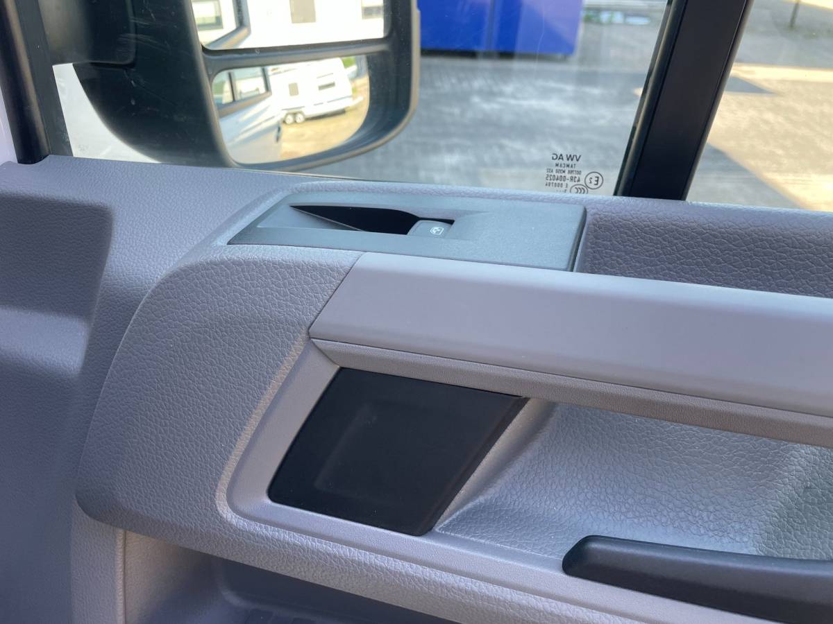 Volkswagen Crafter Volkswagen Crafter 35 2.0 TDI L4H3 NAVI AIRCO 140 PK AUTOMAAT CARPLAY