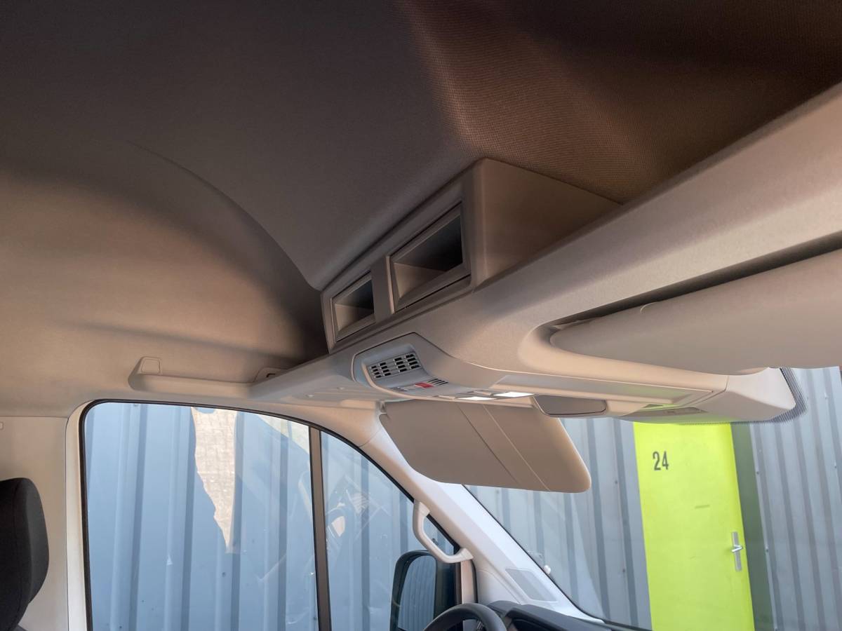 Volkswagen Crafter Volkswagen Crafter 35 2.0 TDI L4H3 NAVI AIRCO 140 PK AUTOMAAT CARPLAY