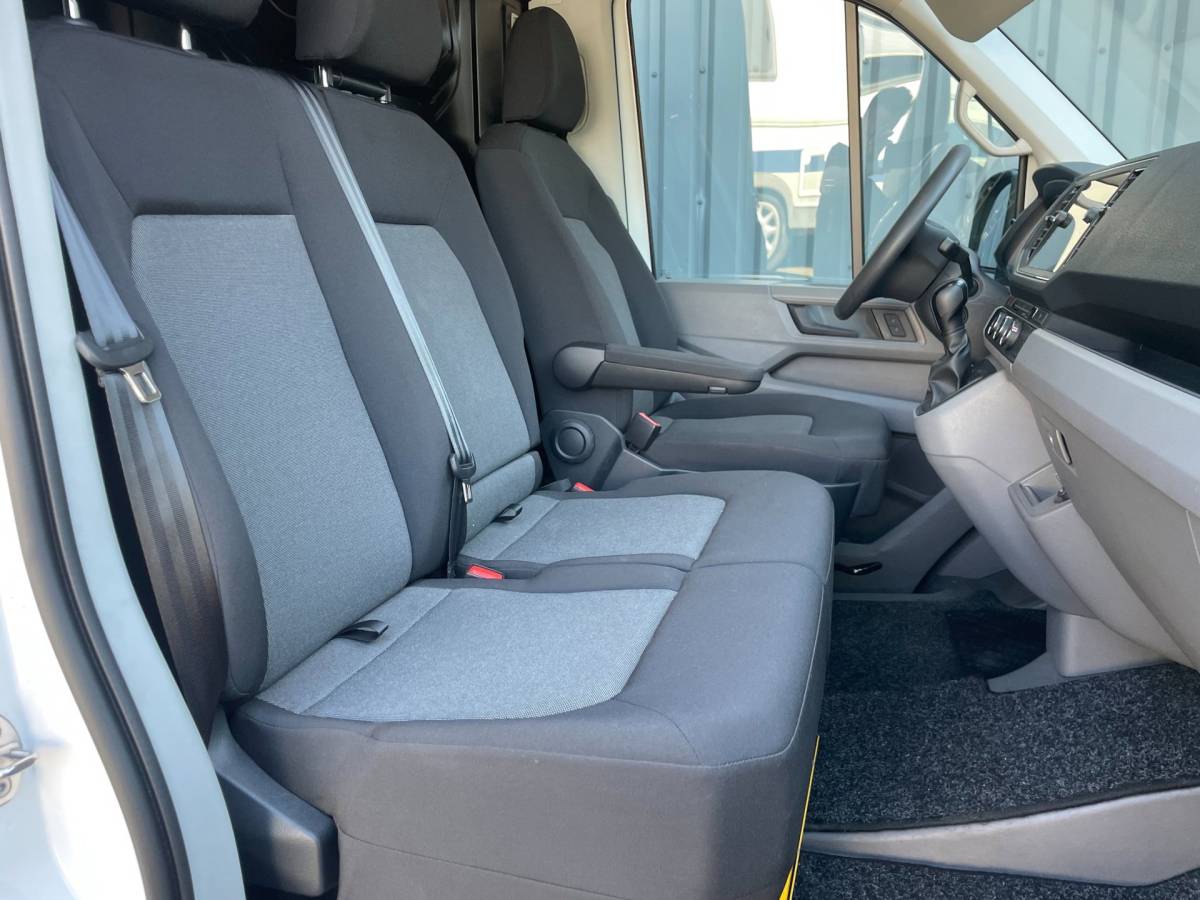 Volkswagen Crafter Volkswagen Crafter 35 2.0 TDI L4H3 NAVI AIRCO 140 PK AUTOMAAT CARPLAY