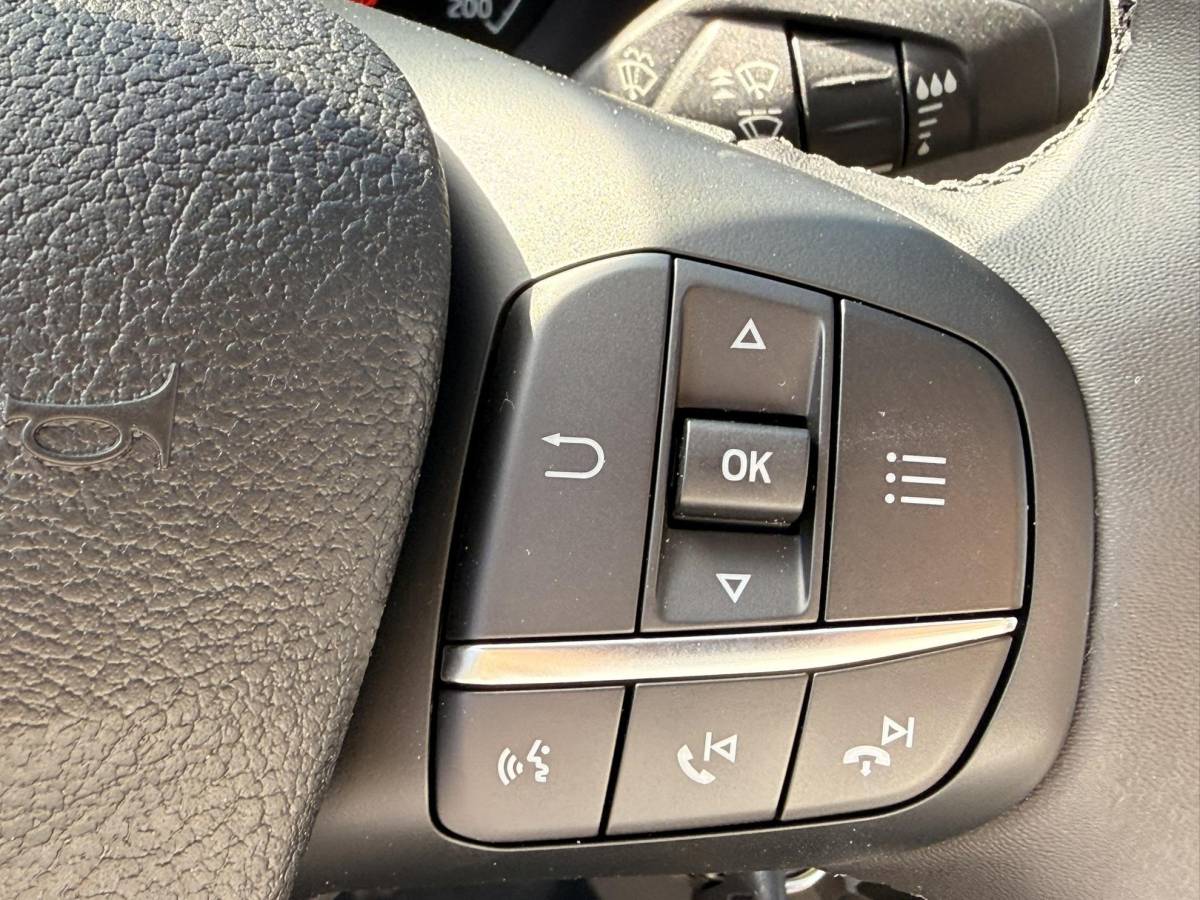 Ford Transit Ford Transit 350 2.0 TDCI L4H3 Trend RWD | 130pk | Navigatiesysteem SYNC4 | Stoelverwarming  | Elektrisch inklapbare buitenspiegels | Elektrisch verstelbare bestuurdersstoel | Passagiersairbag | Allweather banden | Laadruimte beschermingspakket | 150 watt/230V aansluitpunt tussen voorstoelen | Handmatige regeneratie roetfilter | Reservewiel | Centrale dubbele vergrendeling | LED Downlighter