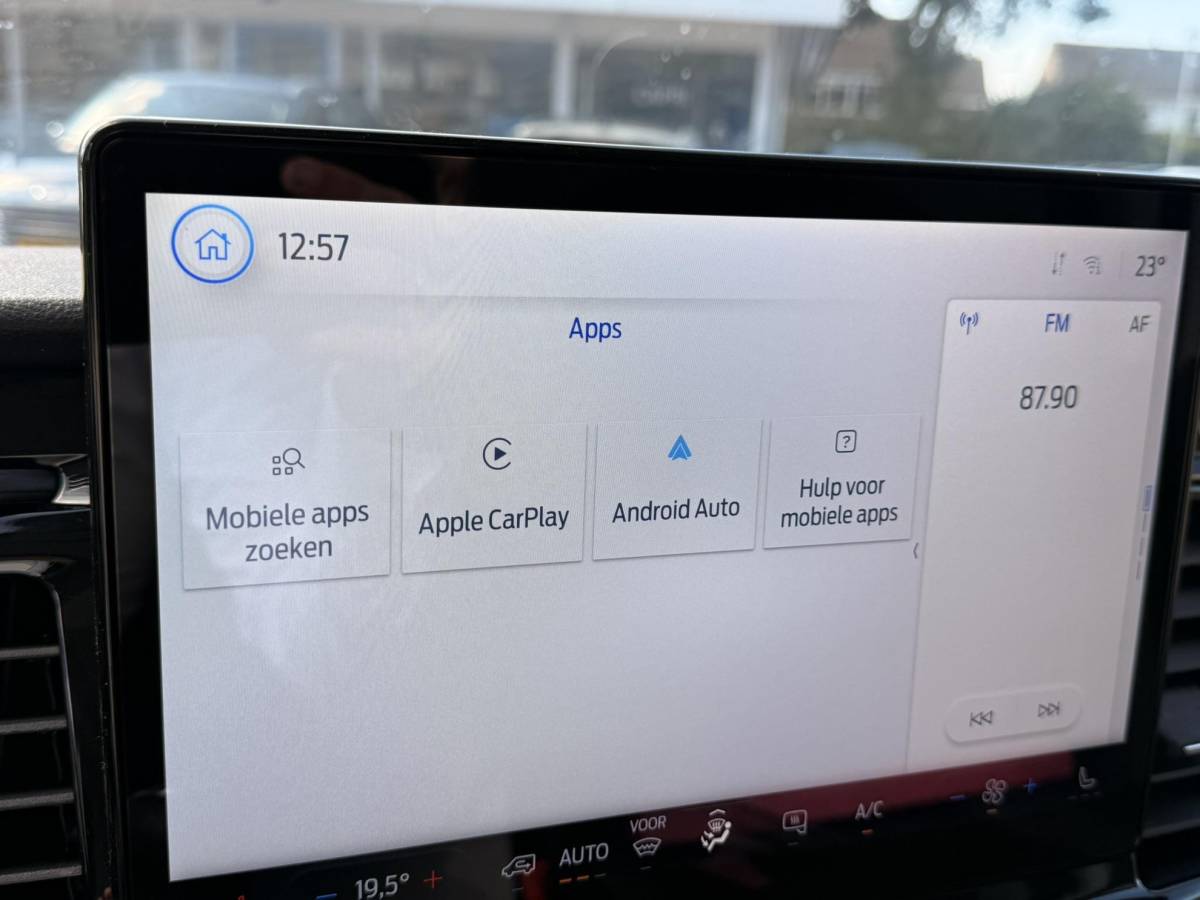 Ford Transit Ford Transit 350 2.0 TDCI L4H3 Trend RWD | 130pk | Navigatiesysteem SYNC4 | Stoelverwarming  | Elektrisch inklapbare buitenspiegels | Elektrisch verstelbare bestuurdersstoel | Passagiersairbag | Allweather banden | Laadruimte beschermingspakket | 150 watt/230V aansluitpunt tussen voorstoelen | Handmatige regeneratie roetfilter | Reservewiel | Centrale dubbele vergrendeling | LED Downlighter