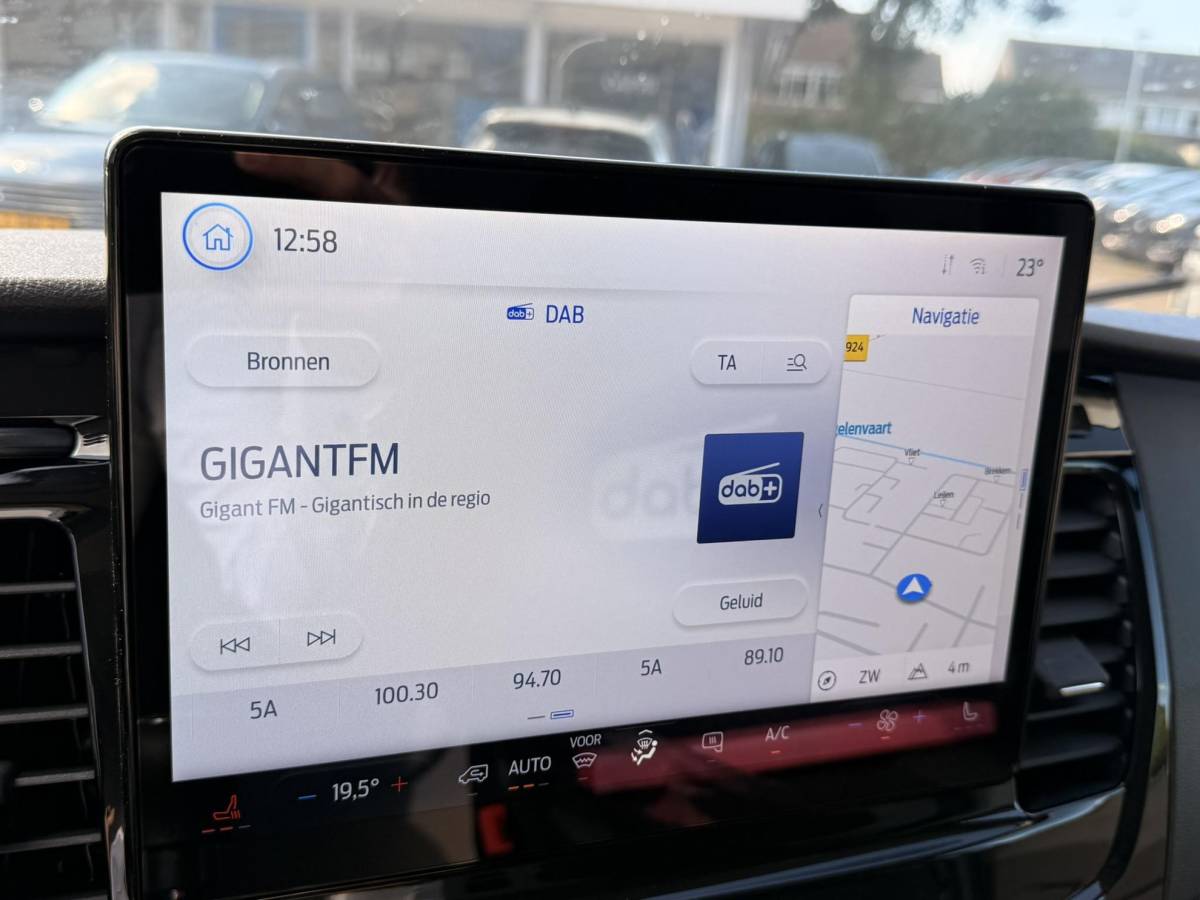 Ford Transit Ford Transit 350 2.0 TDCI L4H3 Trend RWD | 130pk | Navigatiesysteem SYNC4 | Stoelverwarming  | Elektrisch inklapbare buitenspiegels | Elektrisch verstelbare bestuurdersstoel | Passagiersairbag | Allweather banden | Laadruimte beschermingspakket | 150 watt/230V aansluitpunt tussen voorstoelen | Handmatige regeneratie roetfilter | Reservewiel | Centrale dubbele vergrendeling | LED Downlighter