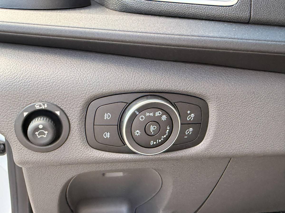 Ford Transit Ford Transit 350 2.0 TDCI L4H3 Trend RWD | 130pk | Navigatiesysteem SYNC4 | Stoelverwarming  | Elektrisch inklapbare buitenspiegels | Elektrisch verstelbare bestuurdersstoel | Passagiersairbag | Allweather banden | Laadruimte beschermingspakket | 150 watt/230V aansluitpunt tussen voorstoelen | Handmatige regeneratie roetfilter | Reservewiel | Centrale dubbele vergrendeling | LED Downlighter