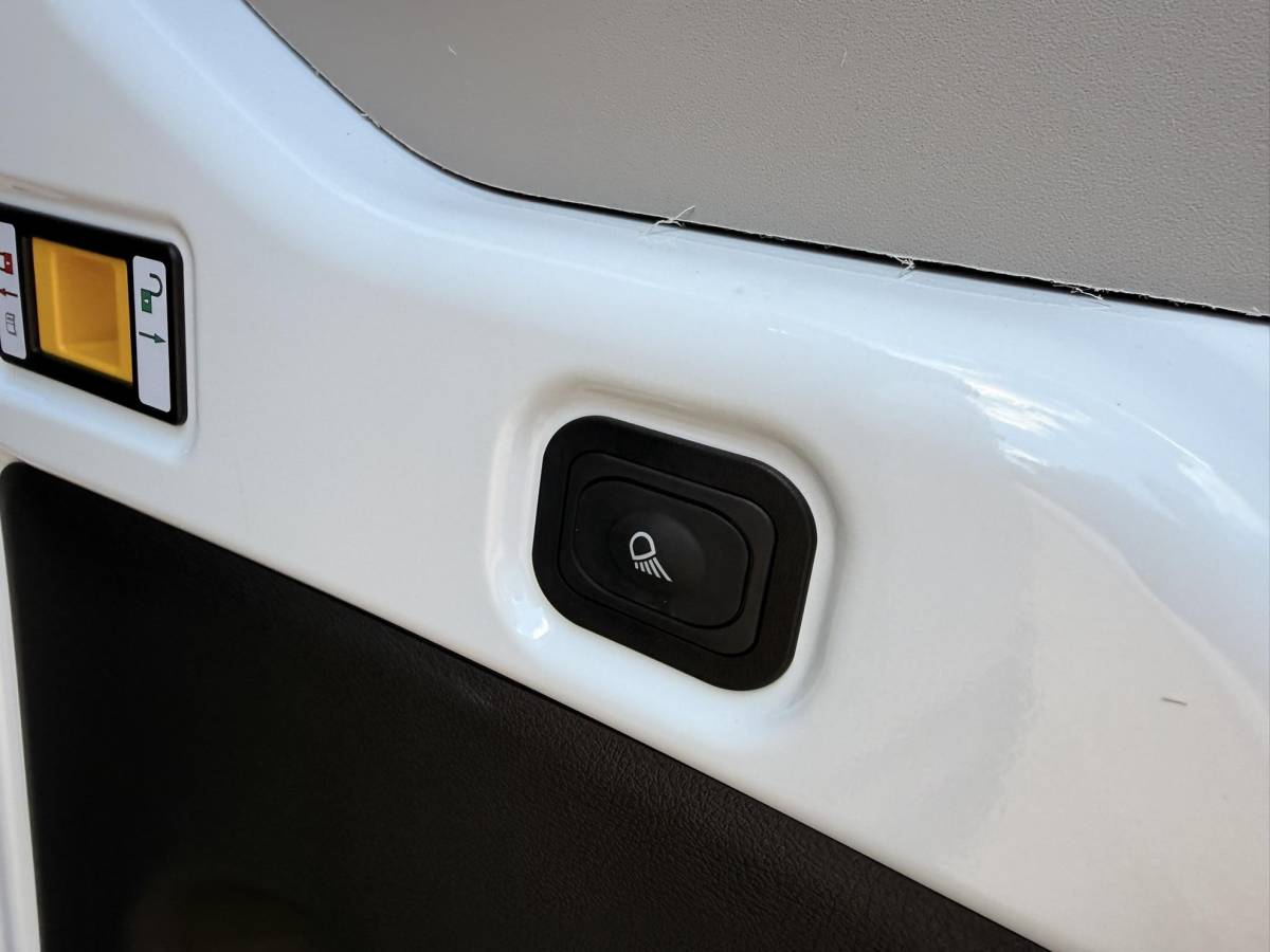 Ford Transit Ford Transit 350 2.0 TDCI L4H3 Trend RWD | 130pk | Navigatiesysteem SYNC4 | Stoelverwarming  | Elektrisch inklapbare buitenspiegels | Elektrisch verstelbare bestuurdersstoel | Passagiersairbag | Allweather banden | Laadruimte beschermingspakket | 150 watt/230V aansluitpunt tussen voorstoelen | Handmatige regeneratie roetfilter | Reservewiel | Centrale dubbele vergrendeling | LED Downlighter