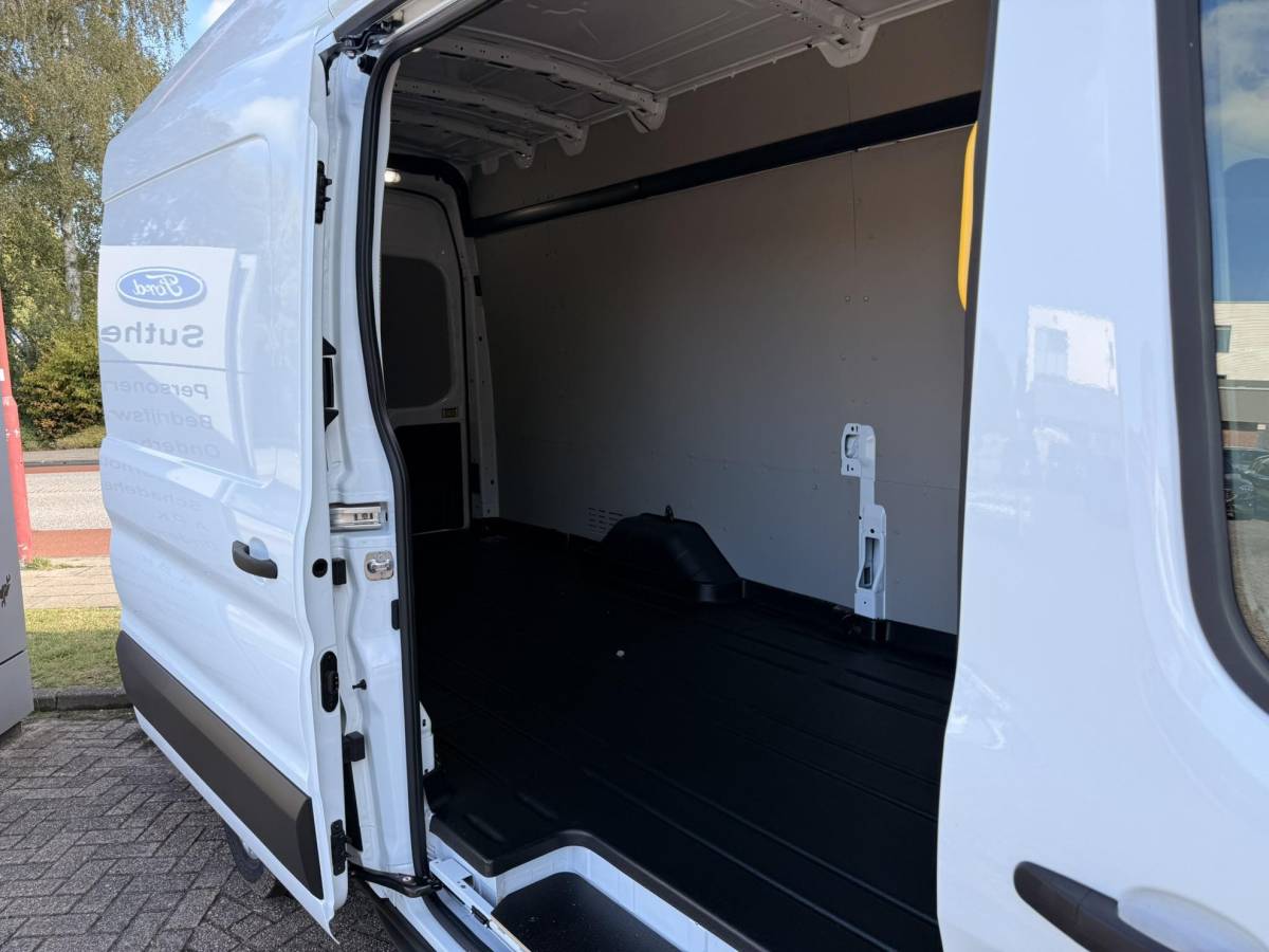 Ford Transit Ford Transit 350 2.0 TDCI L4H3 Trend RWD | 130pk | Navigatiesysteem SYNC4 | Stoelverwarming  | Elektrisch inklapbare buitenspiegels | Elektrisch verstelbare bestuurdersstoel | Passagiersairbag | Allweather banden | Laadruimte beschermingspakket | 150 watt/230V aansluitpunt tussen voorstoelen | Handmatige regeneratie roetfilter | Reservewiel | Centrale dubbele vergrendeling | LED Downlighter