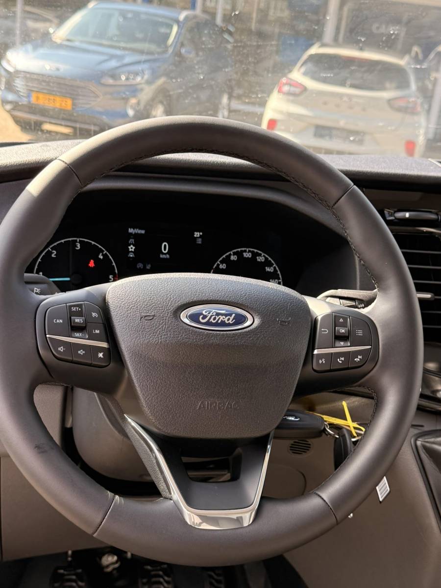 Ford Transit Ford Transit 350 2.0 TDCI L4H3 Trend RWD | 130pk | Navigatiesysteem SYNC4 | Stoelverwarming  | Elektrisch inklapbare buitenspiegels | Elektrisch verstelbare bestuurdersstoel | Passagiersairbag | Allweather banden | Laadruimte beschermingspakket | 150 watt/230V aansluitpunt tussen voorstoelen | Handmatige regeneratie roetfilter | Reservewiel | Centrale dubbele vergrendeling | LED Downlighter