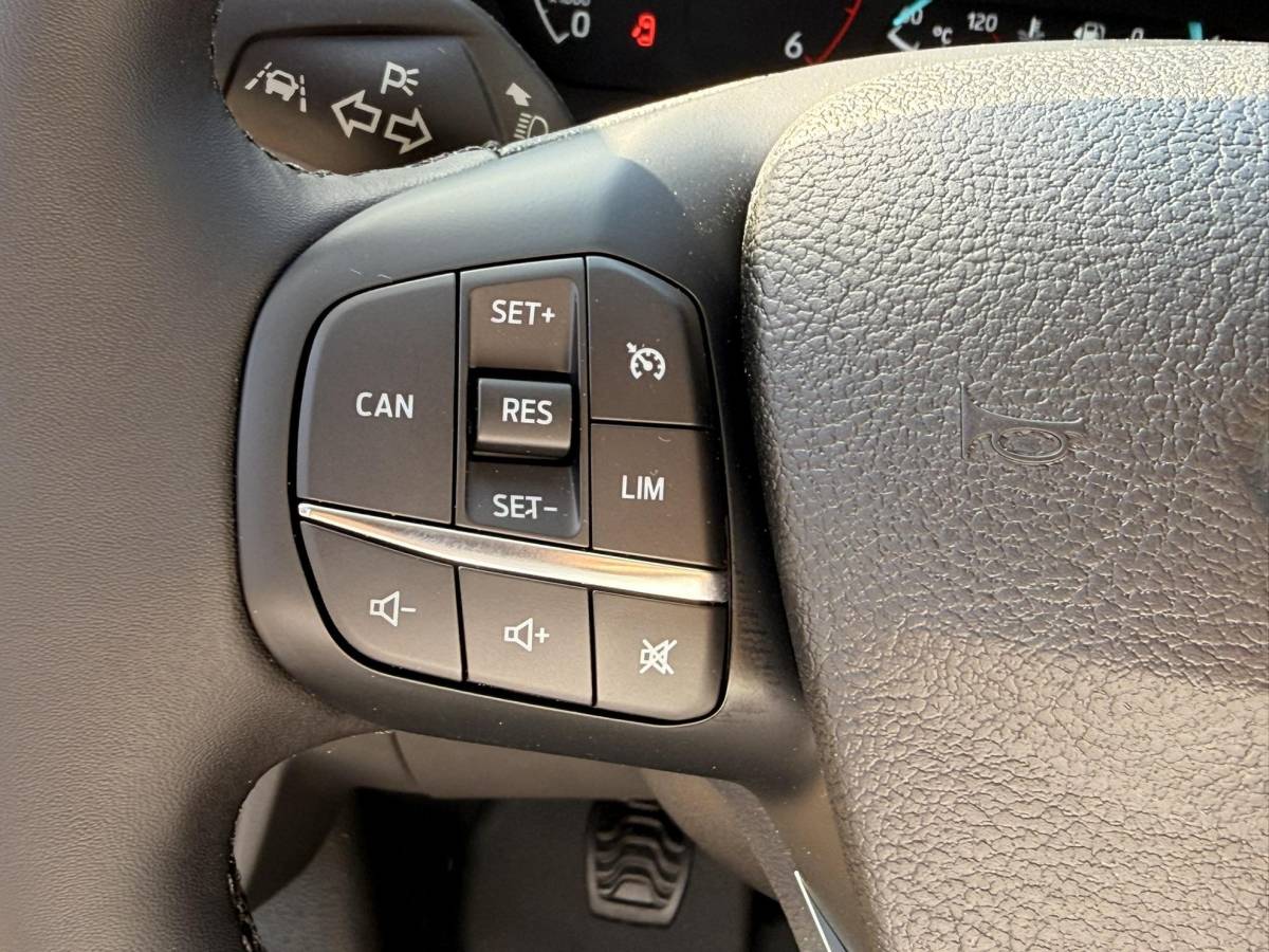 Ford Transit Ford Transit 350 2.0 TDCI L4H3 Trend RWD | 130pk | Navigatiesysteem SYNC4 | Stoelverwarming  | Elektrisch inklapbare buitenspiegels | Elektrisch verstelbare bestuurdersstoel | Passagiersairbag | Allweather banden | Laadruimte beschermingspakket | 150 watt/230V aansluitpunt tussen voorstoelen | Handmatige regeneratie roetfilter | Reservewiel | Centrale dubbele vergrendeling | LED Downlighter