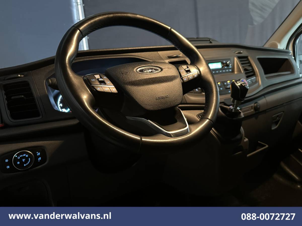 Ford Transit Ford Transit 2.0 TDCI 130pk Bakwagen Laadklep Euro6 Airco | 1040kg laadvermogen | Cruisecontrol | Verwarmde voorruit Bijrijdersbank