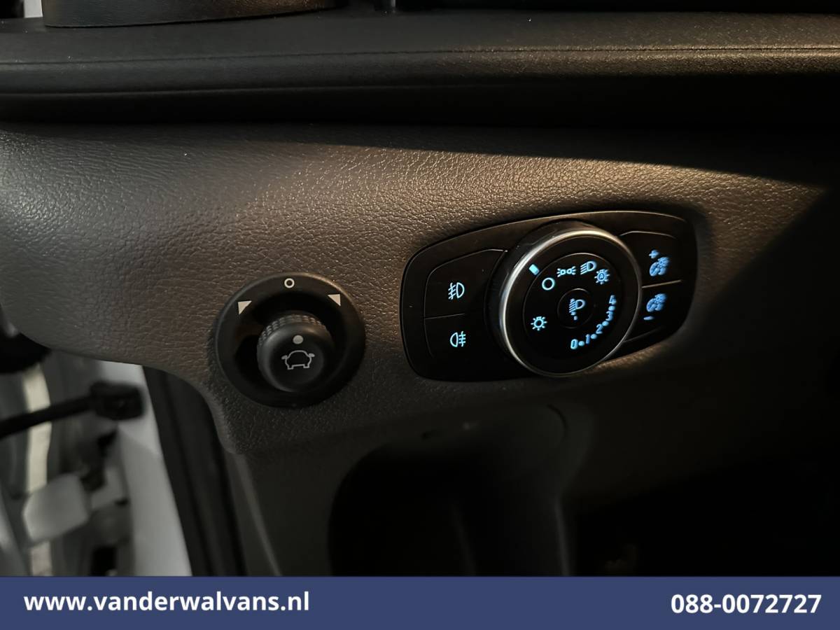 Ford Transit Ford Transit 2.0 TDCI 130pk Bakwagen Laadklep Euro6 Airco | 1040kg laadvermogen | Cruisecontrol | Verwarmde voorruit Bijrijdersbank