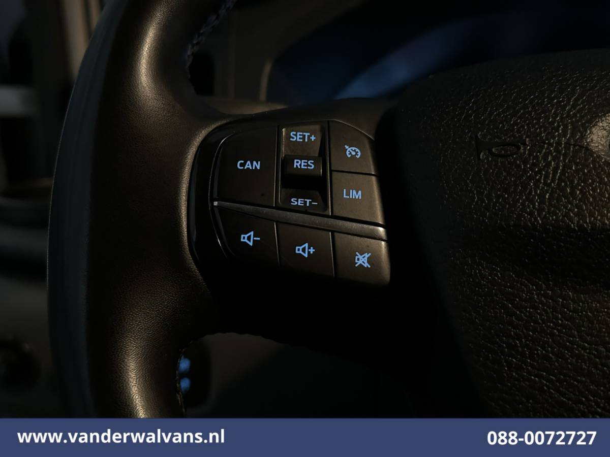 Ford Transit Ford Transit 2.0 TDCI 130pk Bakwagen Laadklep Euro6 Airco | 1040kg laadvermogen | Cruisecontrol | Verwarmde voorruit Bijrijdersbank