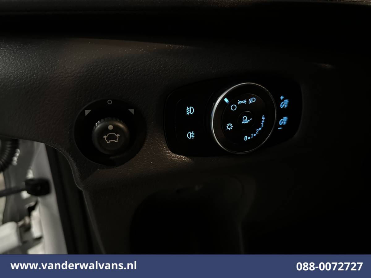Ford Transit Ford Transit 2.0 TDCI 160pk Bakwagen Laadklep Euro6 Airco | 1040kg laadvermogen | Cruisecontrol | Verwarmde voorruit Bijrijdersbank