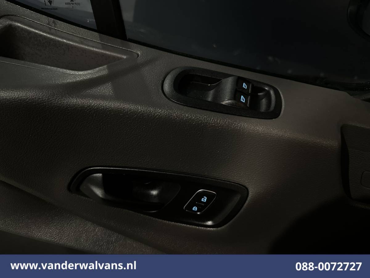 Ford Transit Ford Transit 2.0 TDCI 160pk Bakwagen Laadklep Euro6 Airco | 1040kg laadvermogen | Cruisecontrol | Verwarmde voorruit Bijrijdersbank