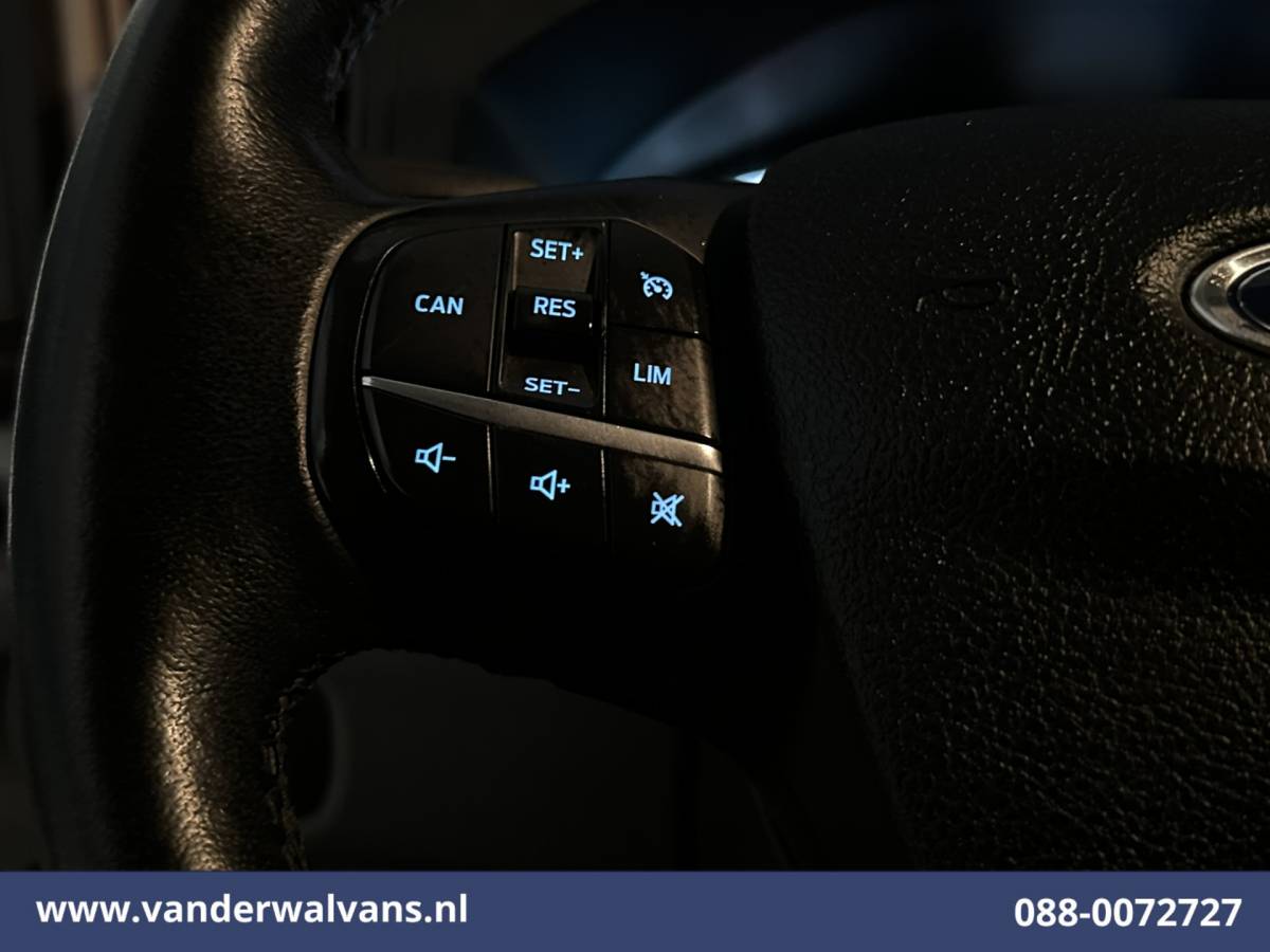 Ford Transit Ford Transit 2.0 TDCI 160pk Bakwagen Laadklep Euro6 Airco | 1040kg laadvermogen | Cruisecontrol | Verwarmde voorruit Bijrijdersbank