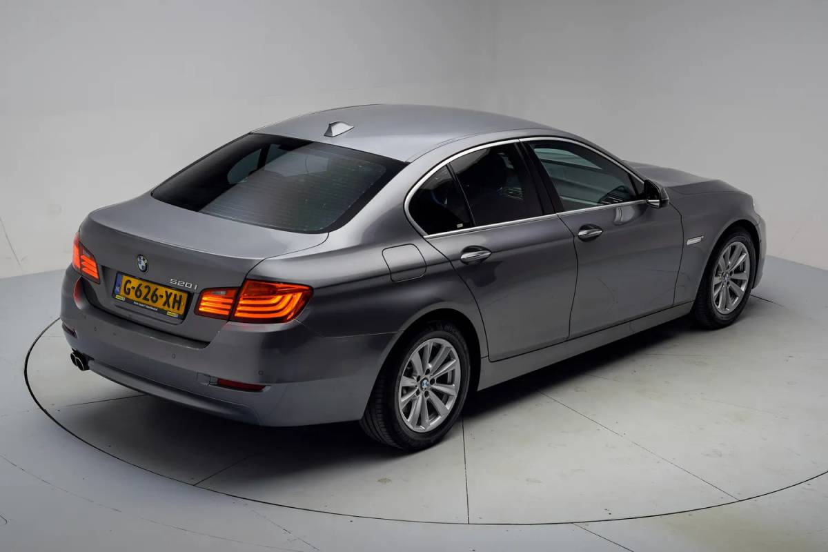 BMW 5 Serie BMW 5-serie 520i Luxury Edition Aut. [ Harman/Kardon Memory Camera Leder ]