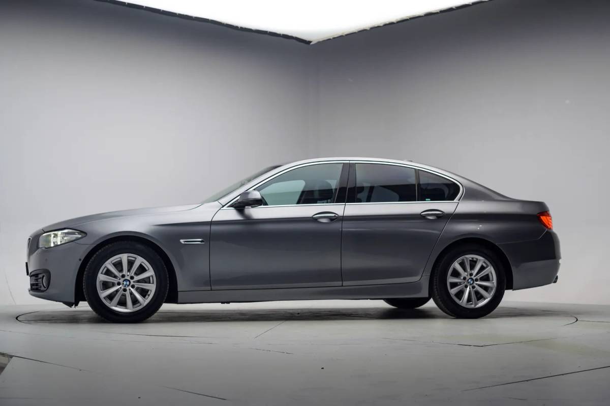 BMW 5 Serie BMW 5-serie 520i Luxury Edition Aut. [ Harman/Kardon Memory Camera Leder ]