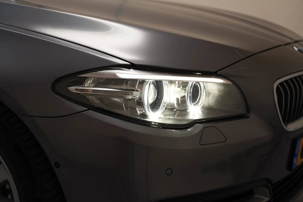 BMW 5 Serie BMW 5-serie 520i Luxury Edition Aut. [ Harman/Kardon Memory Camera Leder ]