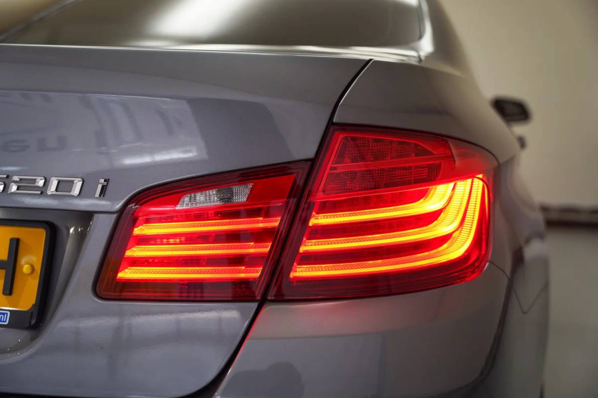 BMW 5 Serie BMW 5-serie 520i Luxury Edition Aut. [ Harman/Kardon Memory Camera Leder ]