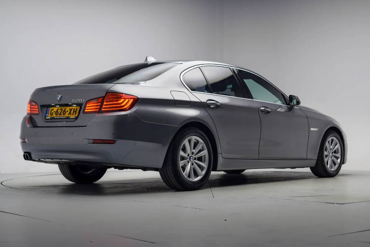 BMW 5 Serie BMW 5-serie 520i Luxury Edition Aut. [ Harman/Kardon Memory Camera Leder ]