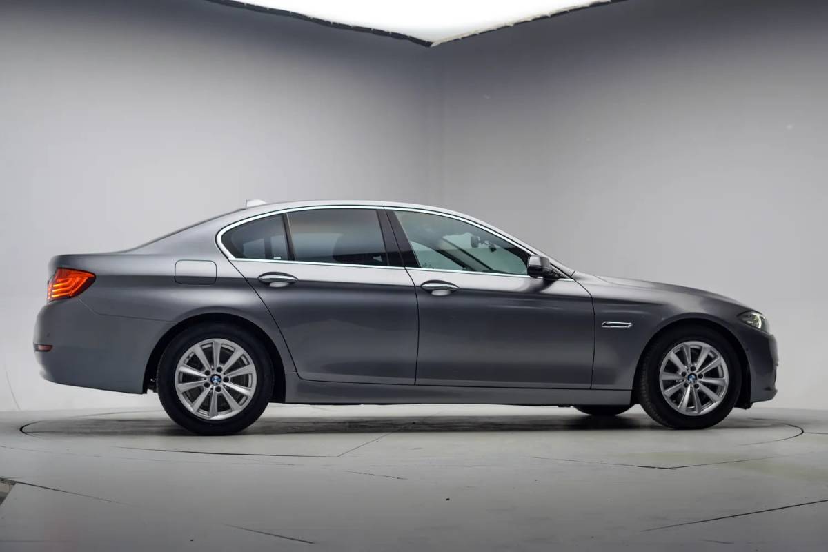 BMW 5 Serie BMW 5-serie 520i Luxury Edition Aut. [ Harman/Kardon Memory Camera Leder ]