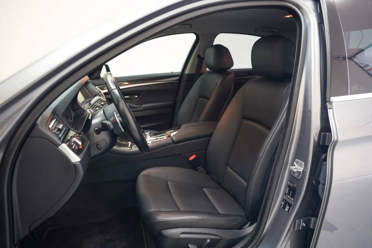 BMW 5 Serie BMW 5-serie 520i Luxury Edition Aut. [ Harman/Kardon Memory Camera Leder ]