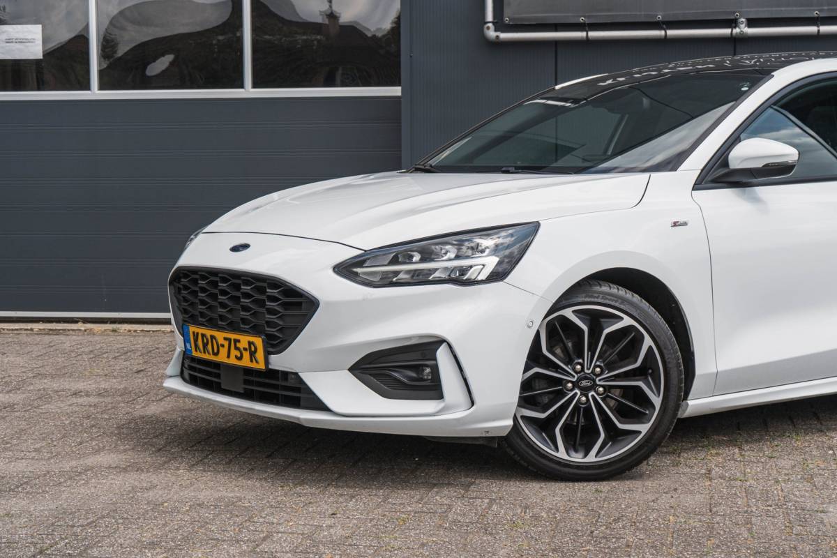Ford Focus Ford Focus 1.0 EcoBoost ST Line X / Automaat / Pano / LED / HUD!