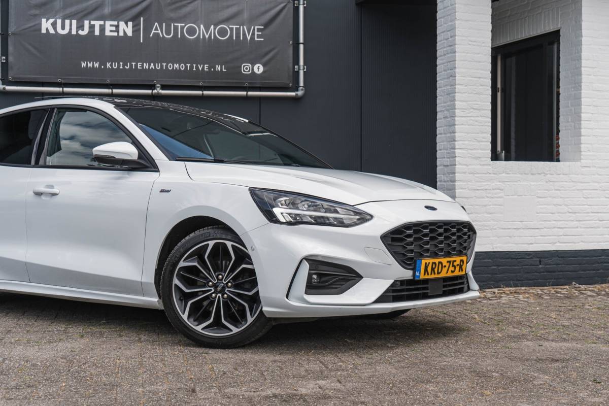 Ford Focus Ford Focus 1.0 EcoBoost ST Line X / Automaat / Pano / LED / HUD!