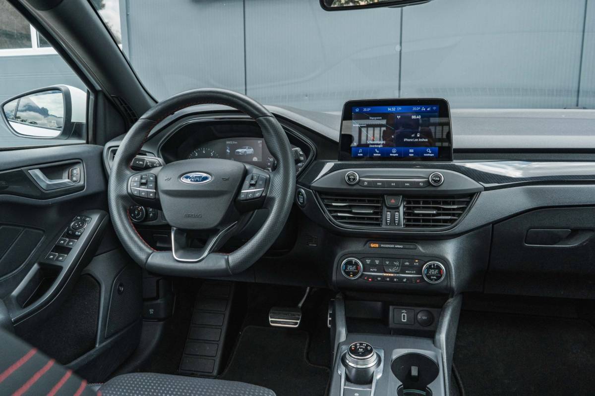 Ford Focus Ford Focus 1.0 EcoBoost ST Line X / Automaat / Pano / LED / HUD!