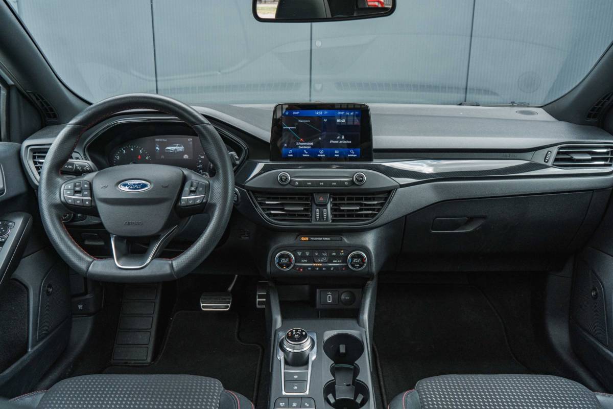 Ford Focus Ford Focus 1.0 EcoBoost ST Line X / Automaat / Pano / LED / HUD!