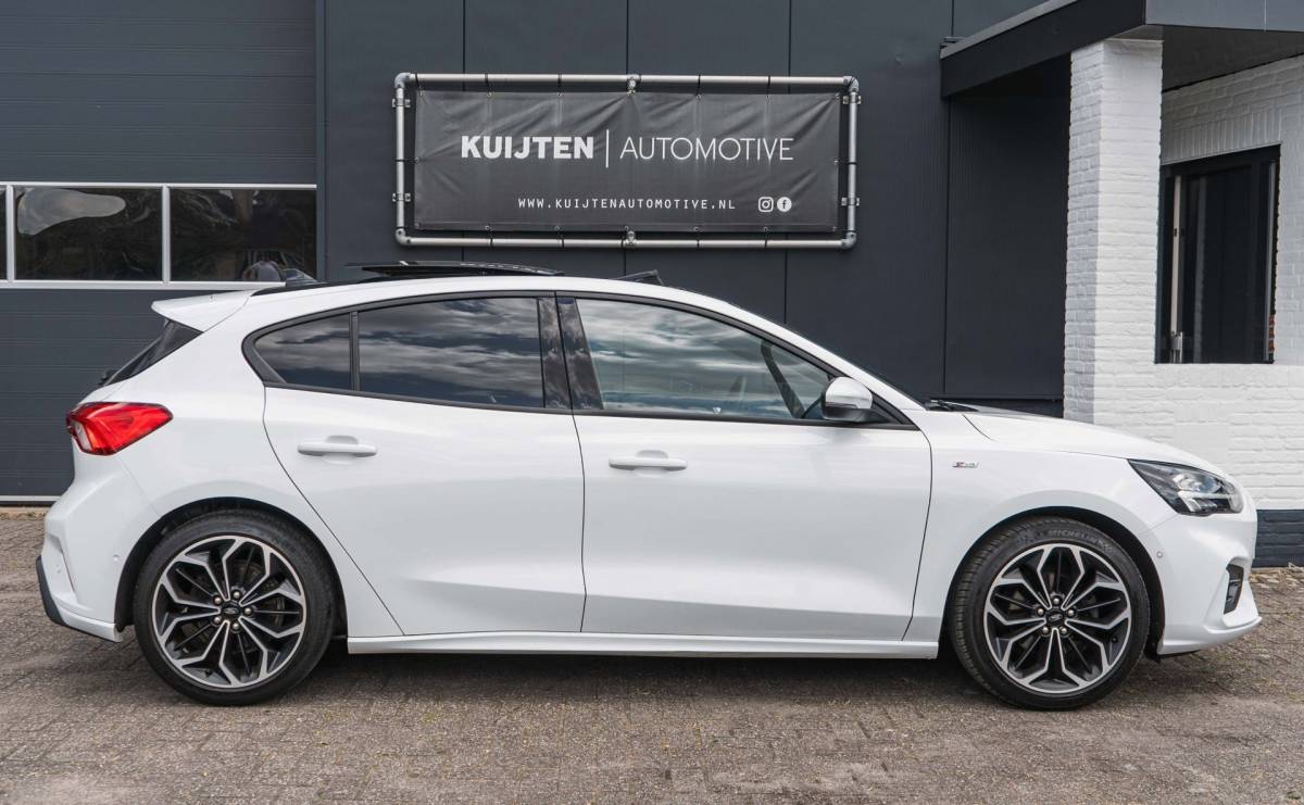 Ford Focus Ford Focus 1.0 EcoBoost ST Line X / Automaat / Pano / LED / HUD!