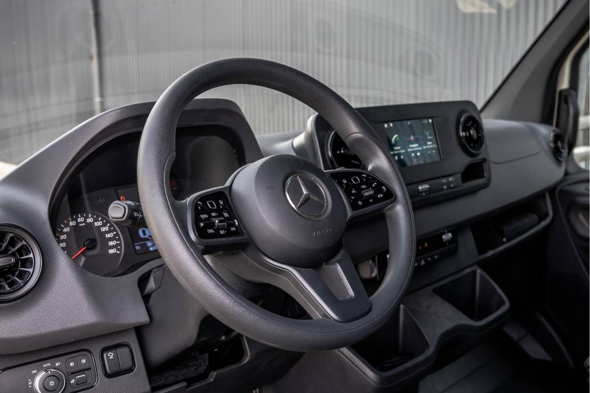 Mercedes-Benz Sprinter Mercedes-Benz Sprinter 519 CDI | 190PK | Automaat | Nieuw | Luchtvering | LED |  Cruise | Carplay | Mbux | Navi | Climatronic
