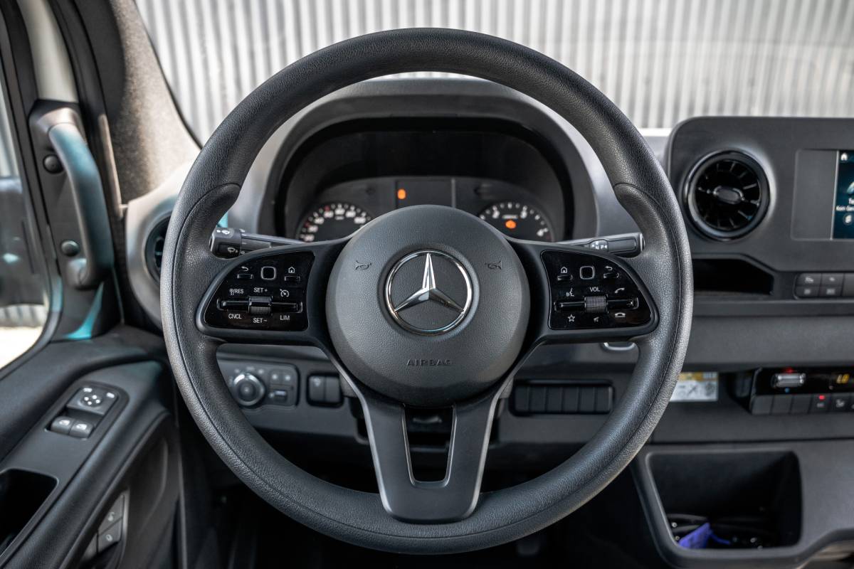 Mercedes-Benz Sprinter Mercedes-Benz Sprinter 519 CDI | 190PK | Automaat | Nieuw | Luchtvering | LED |  Cruise | Carplay | Mbux | Navi | Climatronic
