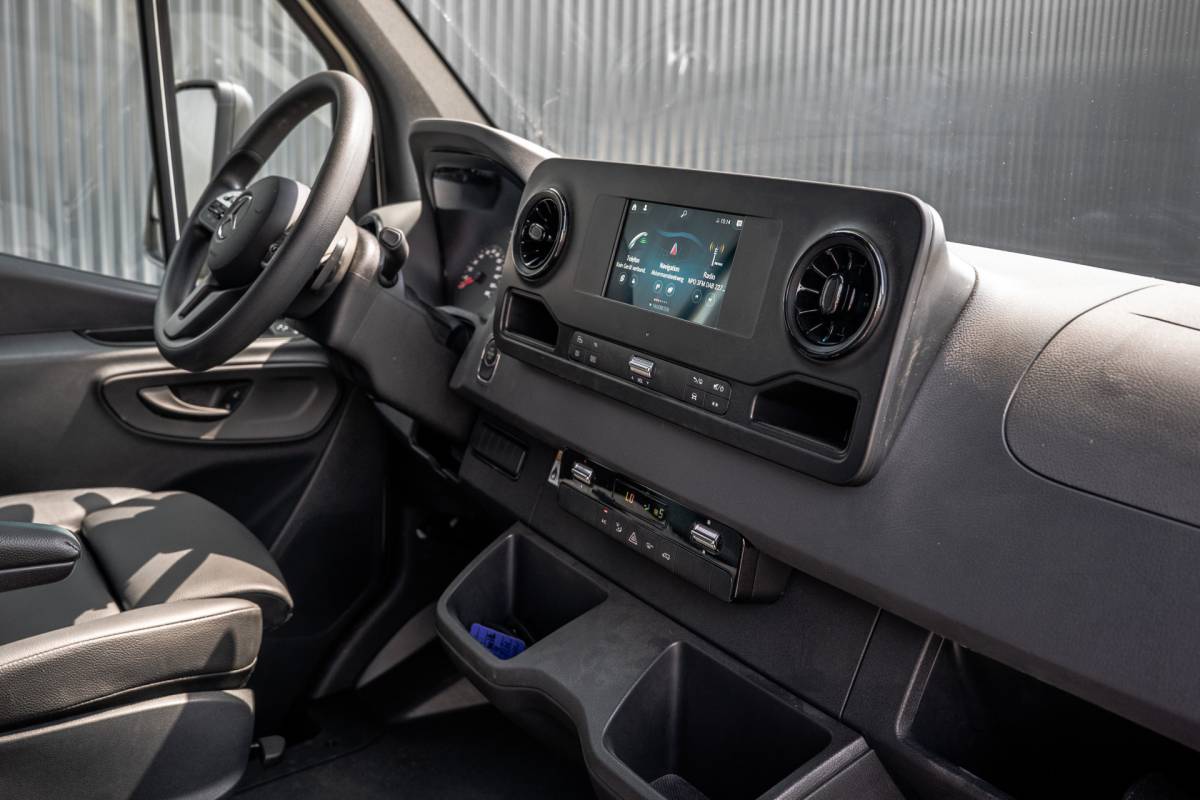 Mercedes-Benz Sprinter Mercedes-Benz Sprinter 519 CDI | 190PK | Automaat | Nieuw | Luchtvering | LED |  Cruise | Carplay | Mbux | Navi | Climatronic