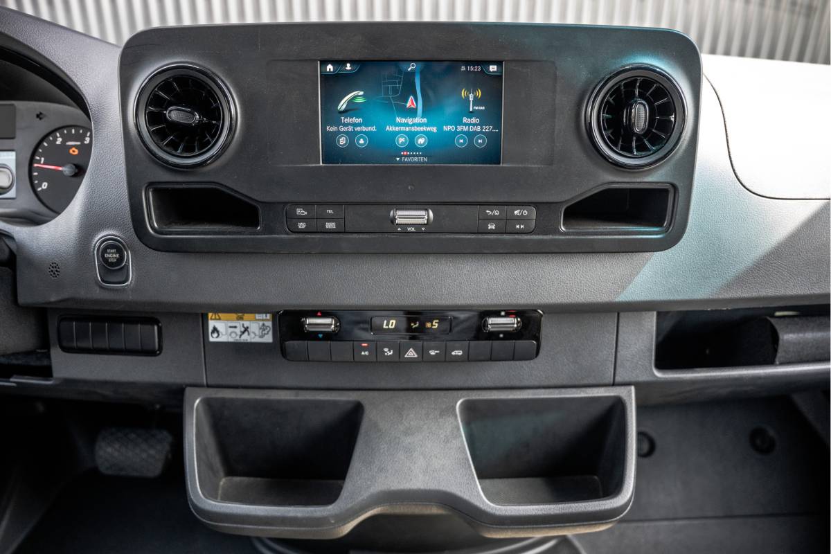 Mercedes-Benz Sprinter Mercedes-Benz Sprinter 519 CDI | 190PK | Automaat | Nieuw | Luchtvering | LED |  Cruise | Carplay | Mbux | Navi | Climatronic