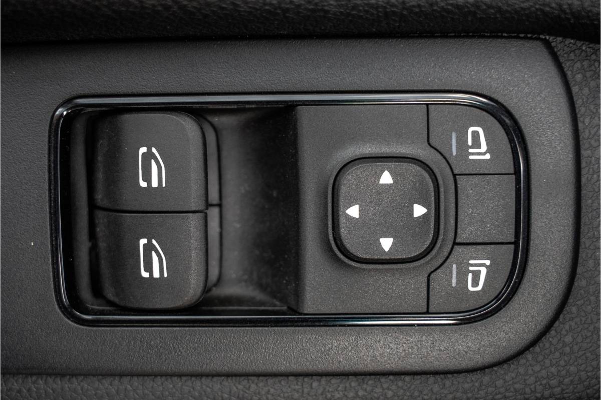 Mercedes-Benz Sprinter Mercedes-Benz Sprinter 519 CDI | 190PK | Automaat | Nieuw | Luchtvering | LED |  Cruise | Carplay | Mbux | Navi | Climatronic