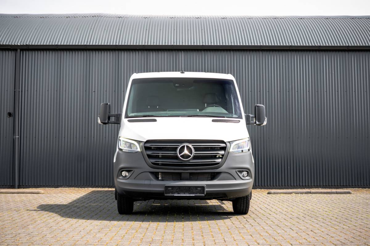 Mercedes-Benz Sprinter Mercedes-Benz Sprinter 519 CDI | 190PK | Automaat | Nieuw | Luchtvering | LED |  Cruise | Carplay | Mbux | Navi | Climatronic