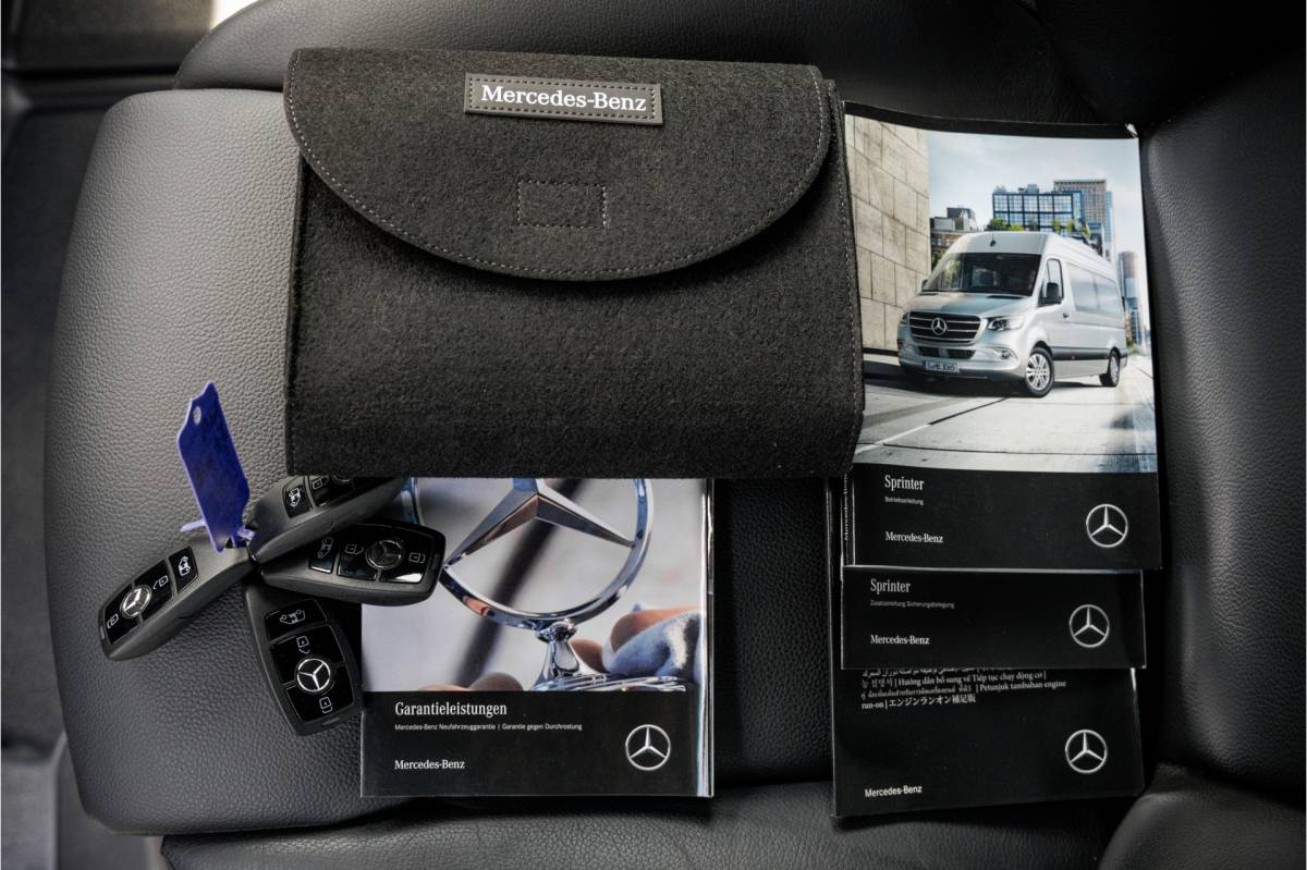 Mercedes-Benz Sprinter Mercedes-Benz Sprinter 519 CDI | 190PK | Automaat | Nieuw | Luchtvering | LED |  Cruise | Carplay | Mbux | Navi | Climatronic