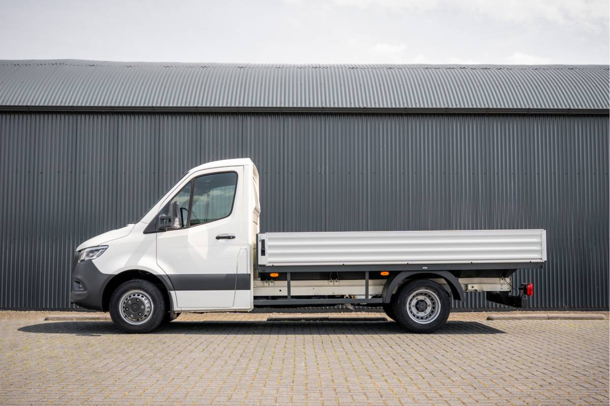 Mercedes-Benz Sprinter Mercedes-Benz Sprinter 519 CDI | 190PK | Automaat | Nieuw | Luchtvering | LED |  Cruise | Carplay | Mbux | Navi | Climatronic