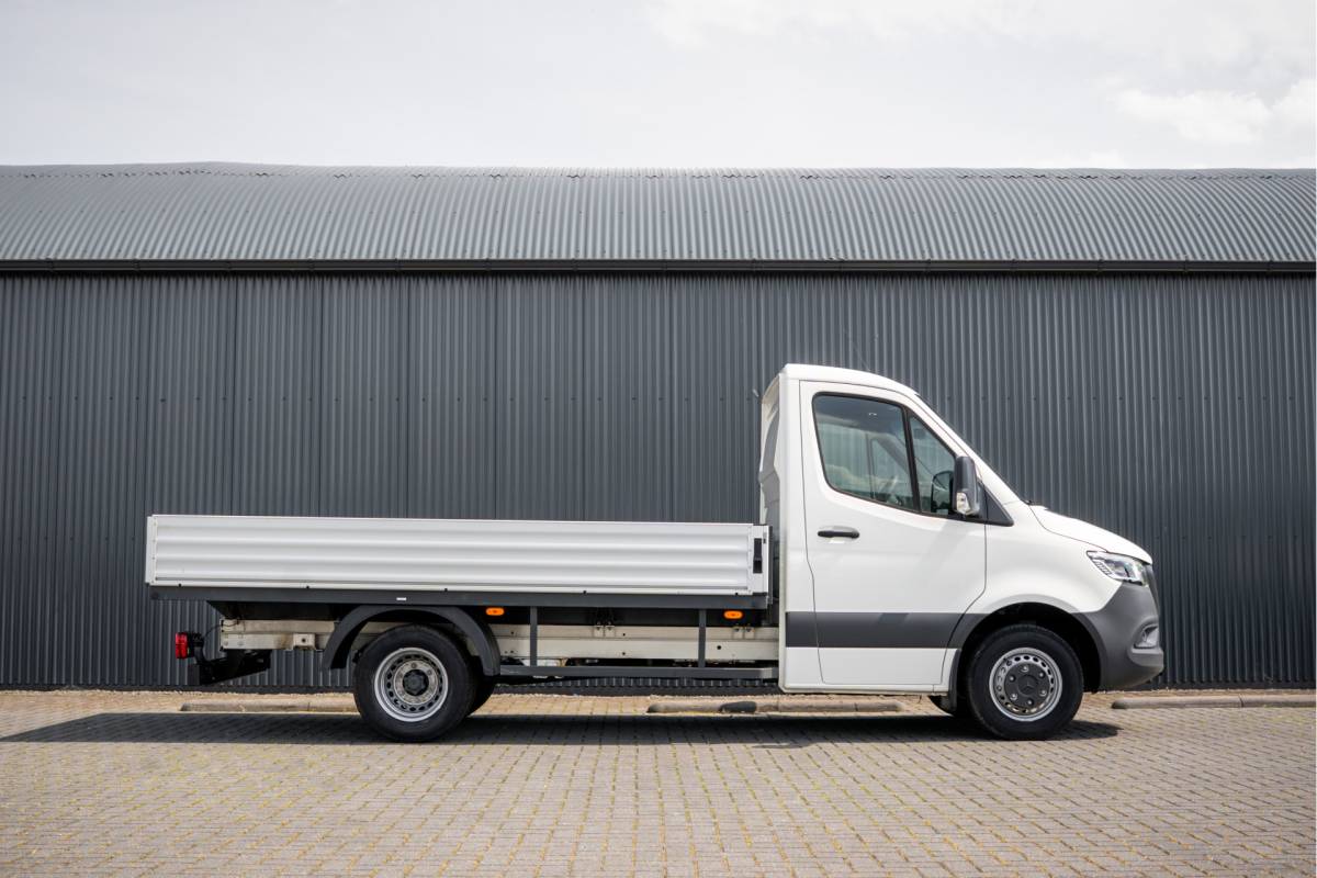 Mercedes-Benz Sprinter Mercedes-Benz Sprinter 519 CDI | 190PK | Automaat | Nieuw | Luchtvering | LED |  Cruise | Carplay | Mbux | Navi | Climatronic