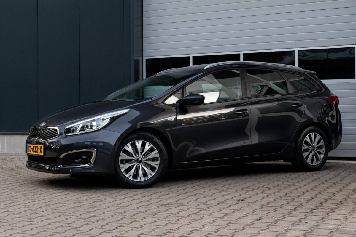 Kia cee'd Kia cee’d Sportswagon 1.0 T-GDi ComfortPlusLine Navigator|1e EIGENAAR|INCL. NW APK+SERVICEBEURT|CAMERA|CARPLAY|CLIMATE|PDC|CRUISE|NAVI