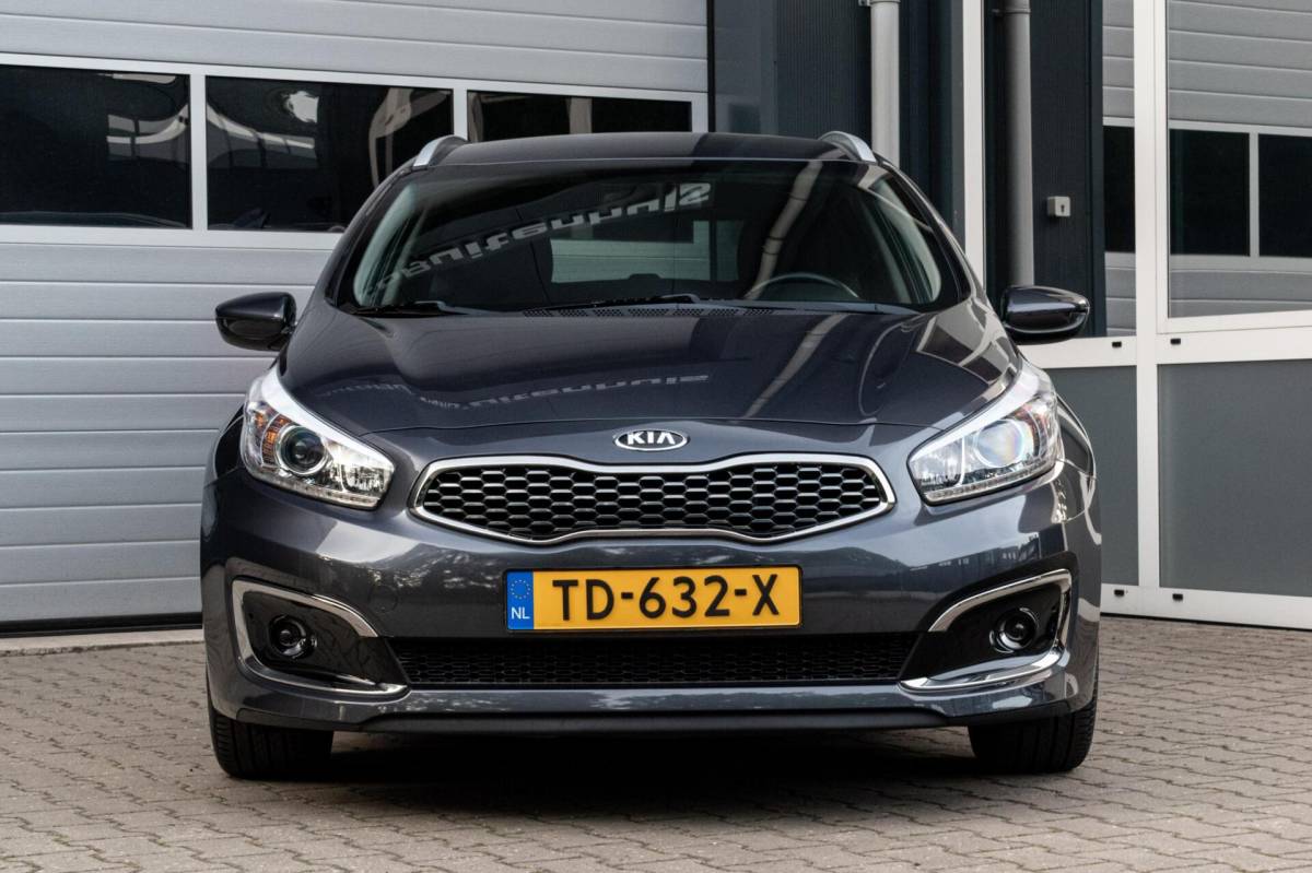Kia cee'd Kia cee’d Sportswagon 1.0 T-GDi ComfortPlusLine Navigator|1e EIGENAAR|INCL. NW APK+SERVICEBEURT|CAMERA|CARPLAY|CLIMATE|PDC|CRUISE|NAVI