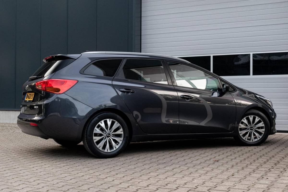 Kia cee'd Kia cee’d Sportswagon 1.0 T-GDi ComfortPlusLine Navigator|1e EIGENAAR|INCL. NW APK+SERVICEBEURT|CAMERA|CARPLAY|CLIMATE|PDC|CRUISE|NAVI