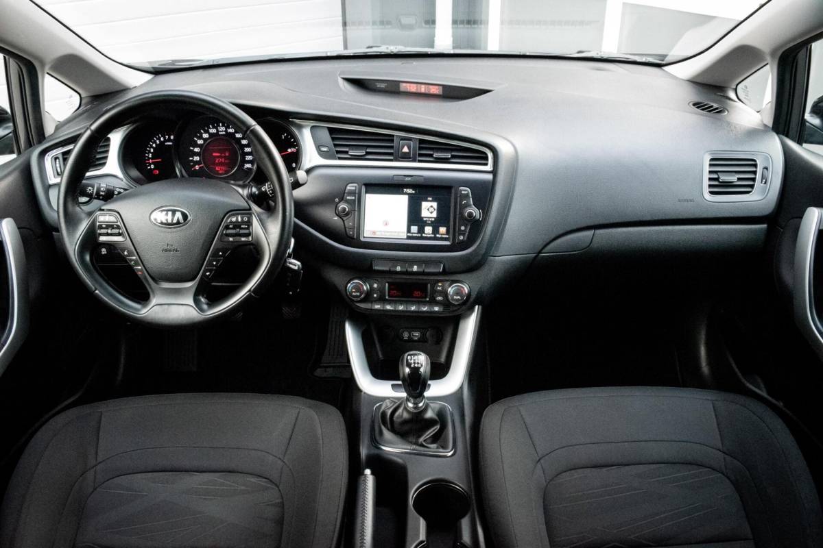 Kia cee'd Kia cee’d Sportswagon 1.0 T-GDi ComfortPlusLine Navigator|1e EIGENAAR|INCL. NW APK+SERVICEBEURT|CAMERA|CARPLAY|CLIMATE|PDC|CRUISE|NAVI
