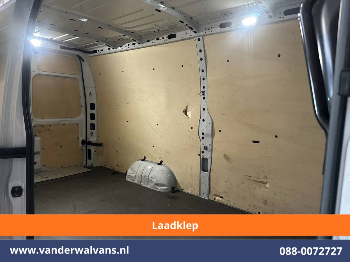 Renault Master Renault Master 2.3 dCi 131pk L4H2 Euro6 Airco | Laadklep | LED | Cruisecontrol Bijrijdersbank